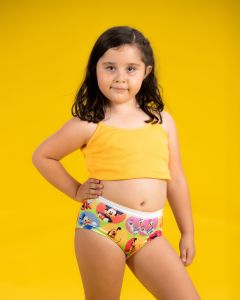 Cachetero de niña en telas infantiles estampadas.